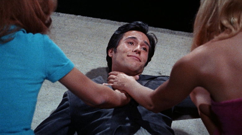 кадр из фильма Два тайных ангела