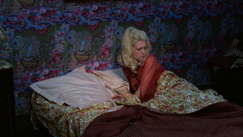 кадр из фильма Развратные девушки автостопщицы