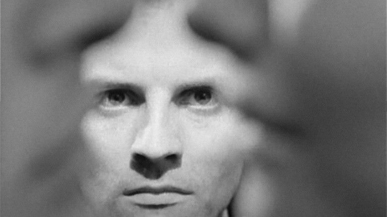 кадр из фильма Un uomo a metà