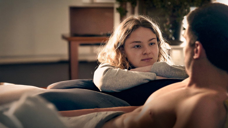 кадр из фильма Опасный незнакомец