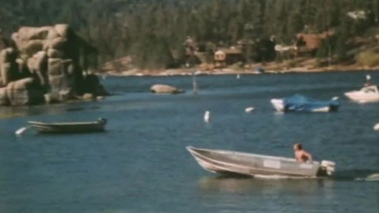 кадр из фильма Blonds do it best