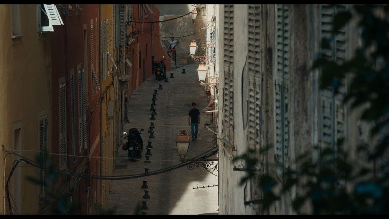 кадр из фильма Насильственная жизнь