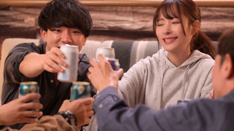 кадр из фильма これはレ×プじゃない… あくまで合意の元のSEX…だよなww 宅飲みで同級生達に廻された女子大生。 「女1人で参加したのが間違いでした…」 桃乃木かな 生写真3枚付き