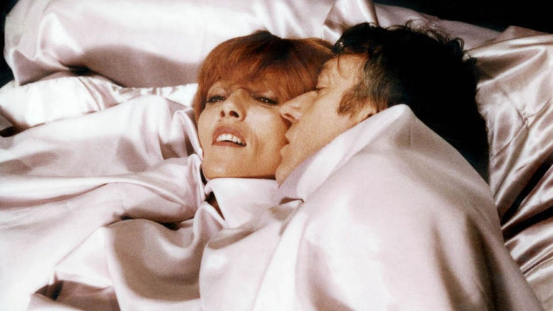 кадр из фильма Безумия буржуазии