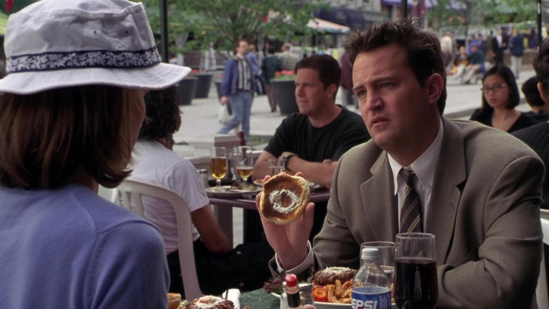 кадр из фильма Девять ярдов