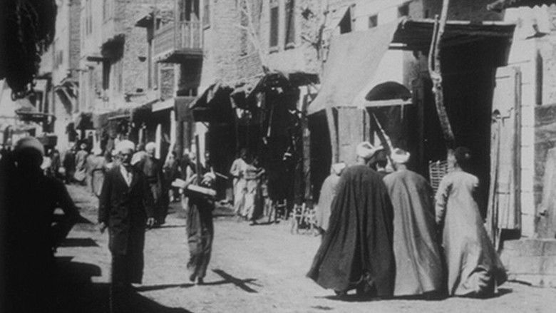 кадр из фильма Le Caire, rue Tath-el-Rab’