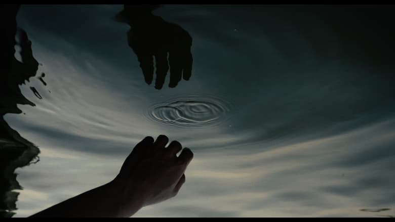 кадр из фильма ใต้ฝุ่น