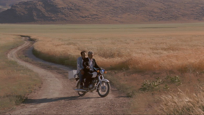 кадр из фильма Нас унесет ветер