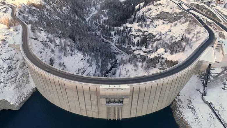 кадр из фильма Barrages, canaux, les maîtres de l'eau