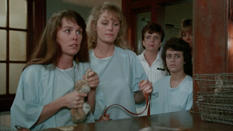 кадр из фильма Девушки из исправительной колонии