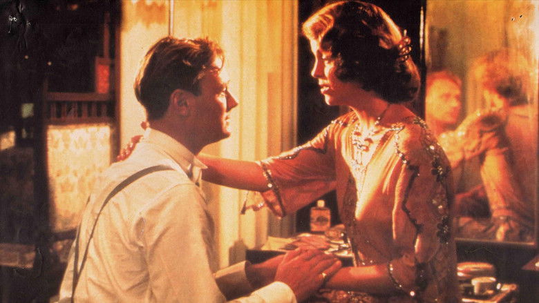 кадр из фильма Жара и пыль