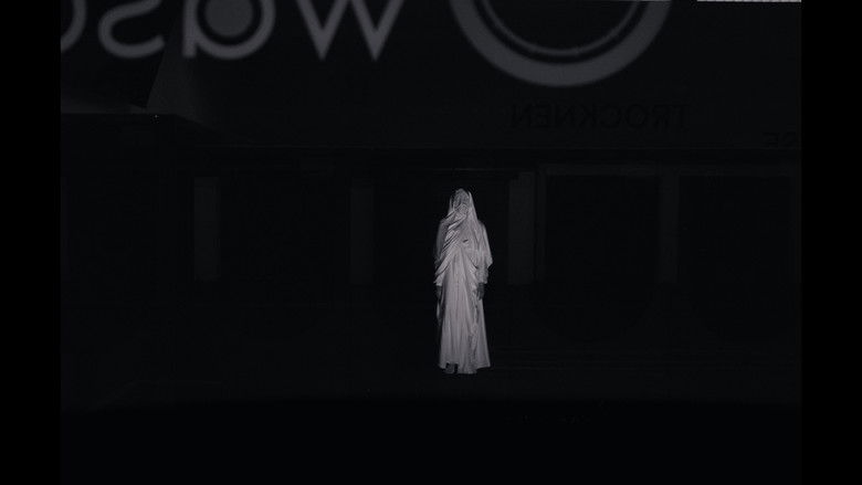 кадр из фильма Apparition