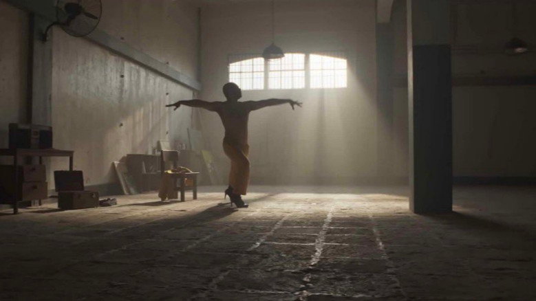 кадр из фильма Призрак в клетке