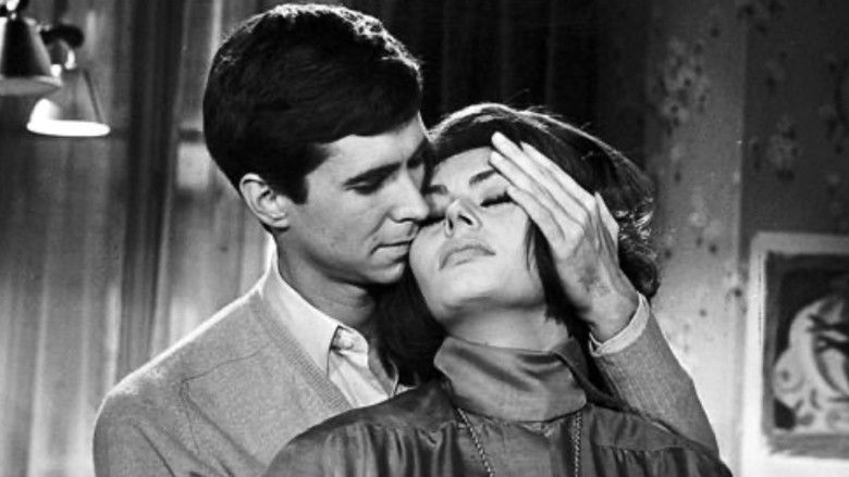 кадр из фильма Пять миль до полуночи