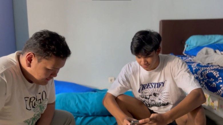 кадр из фильма Stop Crying Over Split Yoghurt