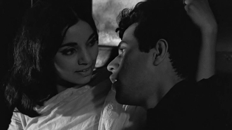 кадр из фильма 37 Down Manmad Passenger