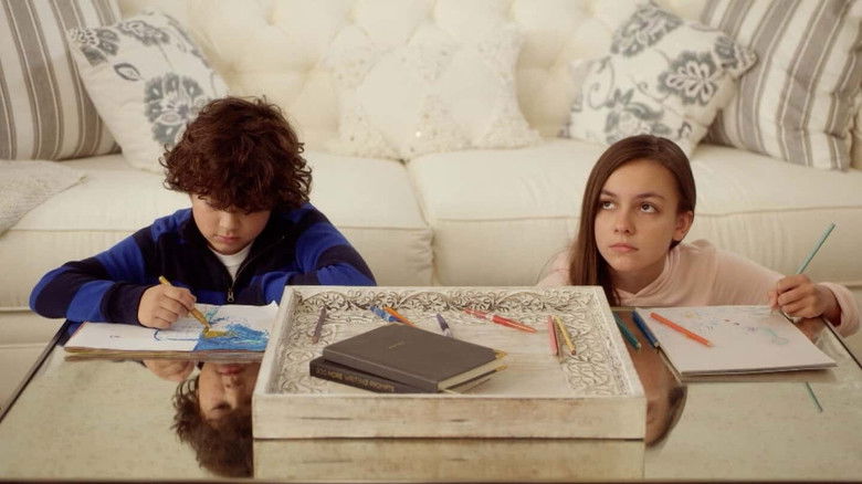 кадр из фильма Grandma Dearest