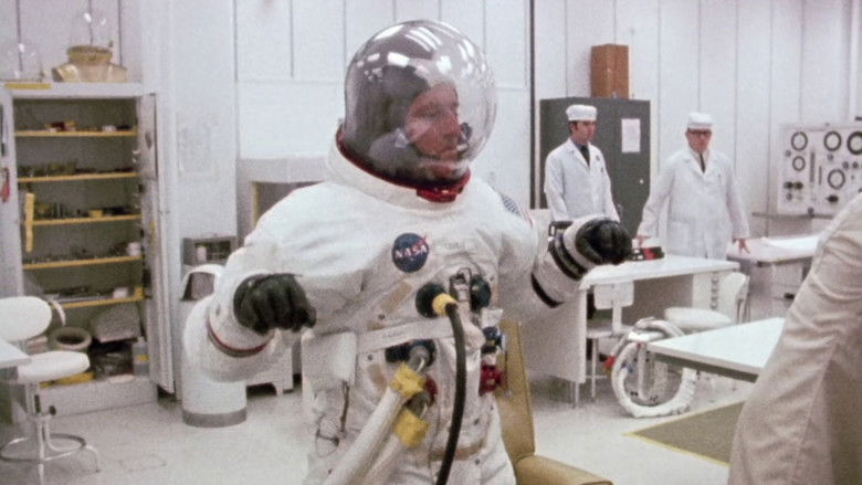 кадр из фильма Для всего человечества