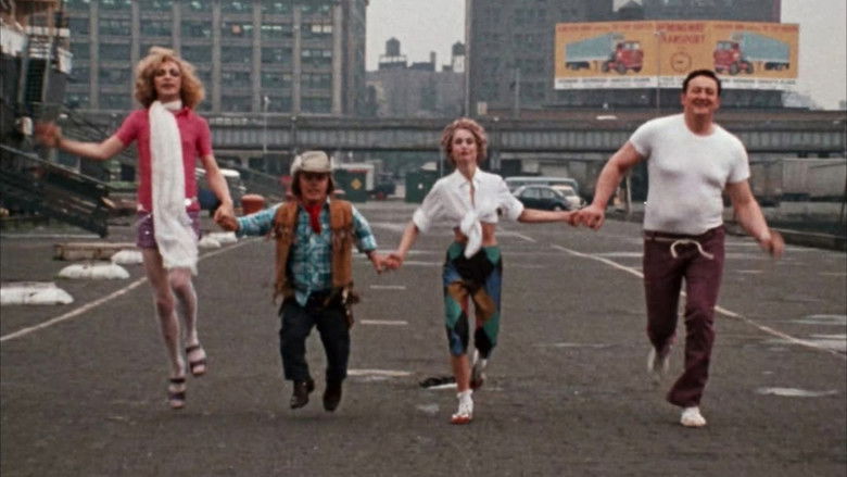 кадр из фильма Scarecrow in a Garden of Cucumbers