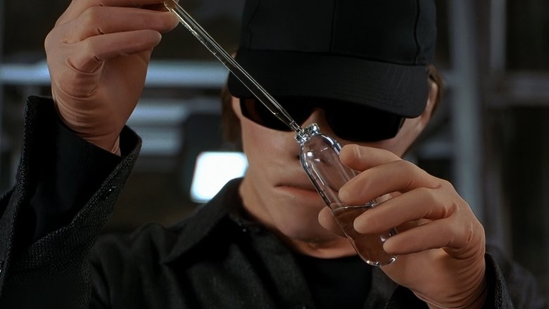 кадр из фильма Невидимка