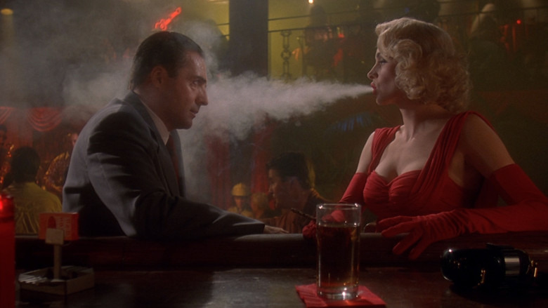 кадр из фильма Фатальный инстинкт