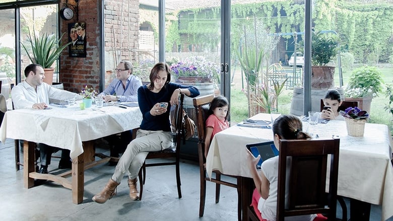 кадр из фильма (A)social: 10 giorni senza lo smartphone