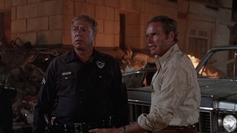 кадр из фильма Землетрясение