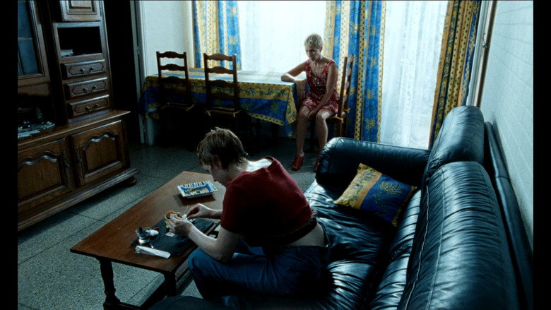 кадр из фильма La ville est tranquille