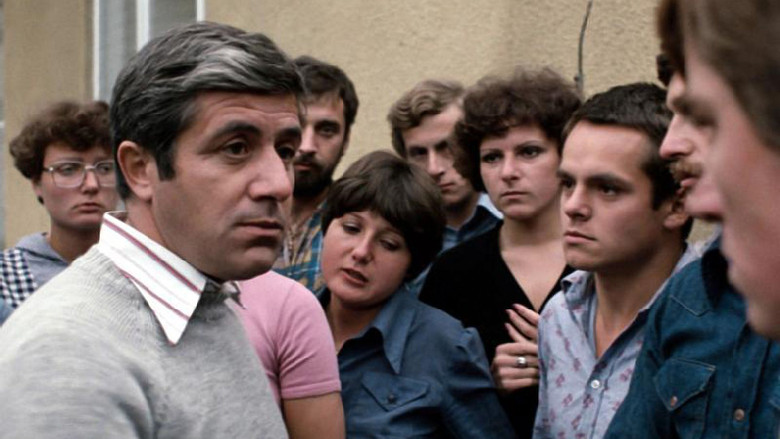 кадр из фильма Защитные цвета