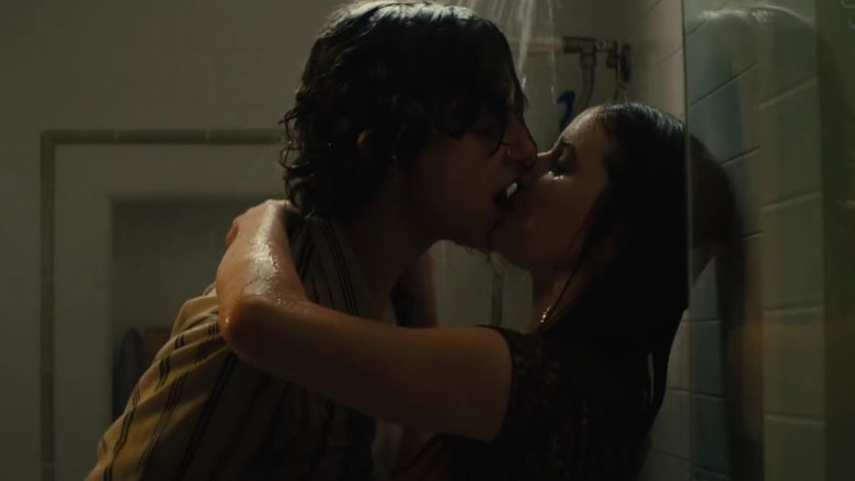 кадр из фильма Красивый мальчик