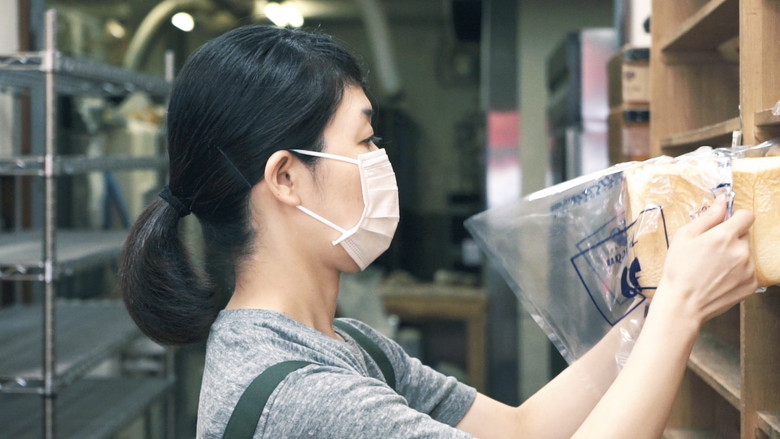 кадр из фильма 74歳のペリカンはパンを売る。