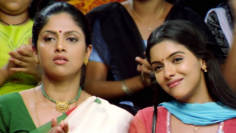 кадр из фильма M. குமரன் Son of Mahalakshmi