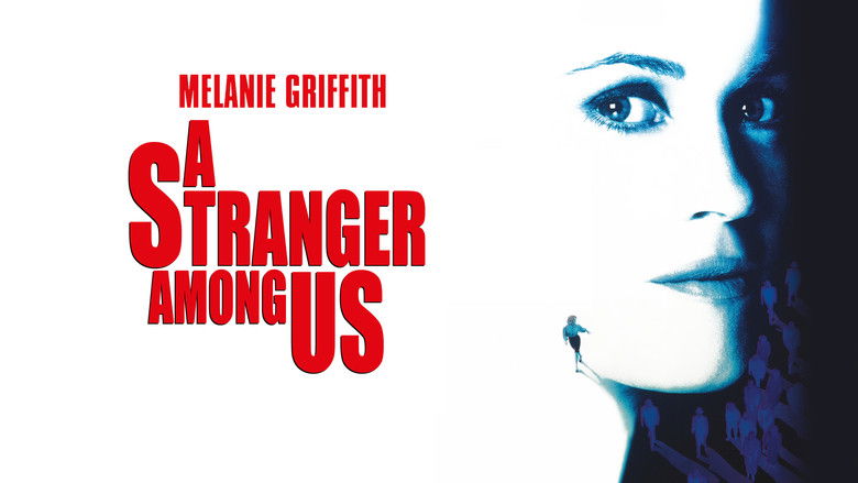 кадр из фильма Чужой среди нас