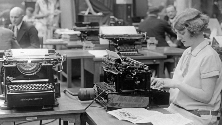 кадр из фильма Et l’homme créa la secrétaire