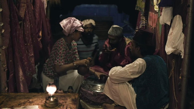 кадр из фильма ORU KARAKKUM MATTANEKANGALKKUMIDAYIL