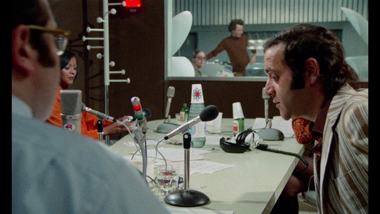 кадр из фильма Tout le monde il est beau, tout le monde il est gentil