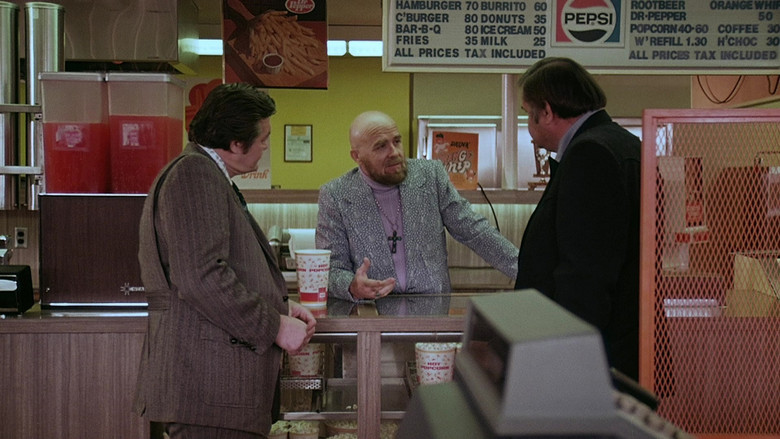 кадр из фильма Резня в автомобильном кинотеатре