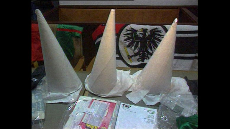 кадр из фильма Born to Fake