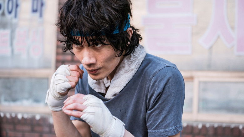 кадр из фильма Отбитый боксёр