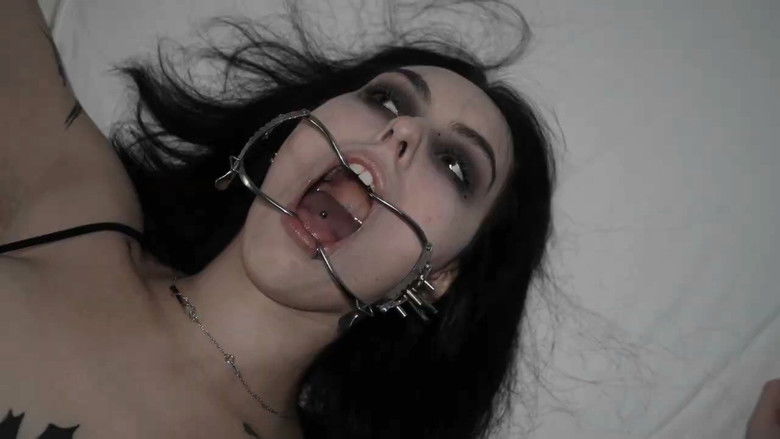 кадр из фильма Dolls are Meant to be Trash