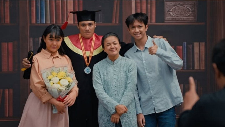 кадр из фильма Jangan Buang Ibu