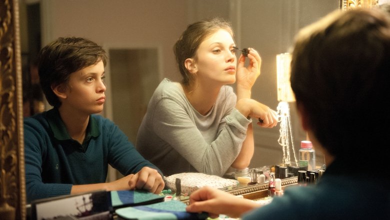 кадр из фильма Молода и прекрасна