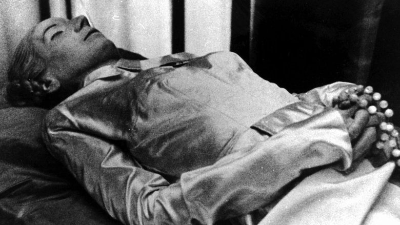 кадр из фильма Evita: Una Tumba Sin Paz