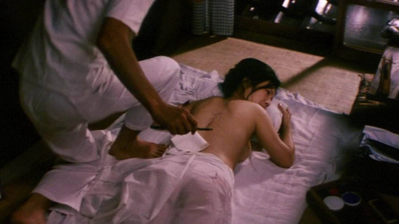 кадр из фильма Покрытое татуировкой естество цветка