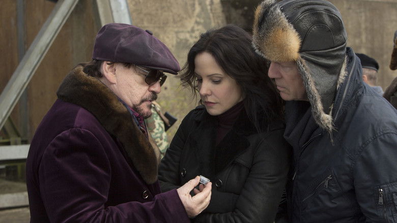 кадр из фильма РЭД 2