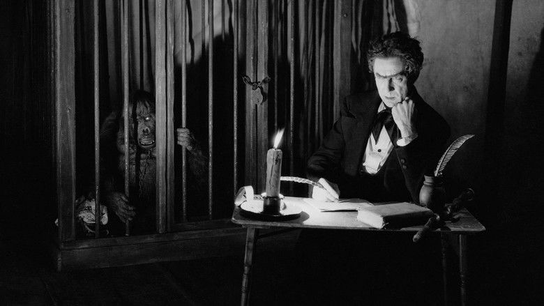 кадр из фильма Убийство на улице Морг