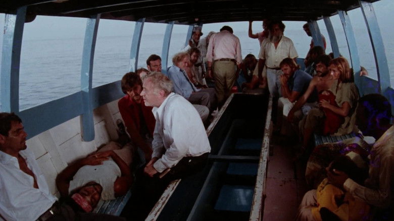 кадр из фильма Циклон