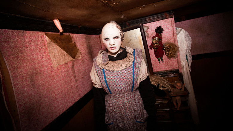 кадр из фильма Дома, построенные в октябре