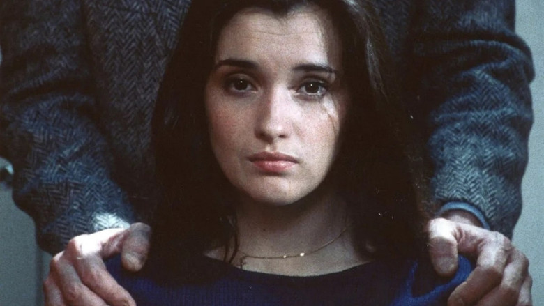 кадр из фильма Девушка и искушение