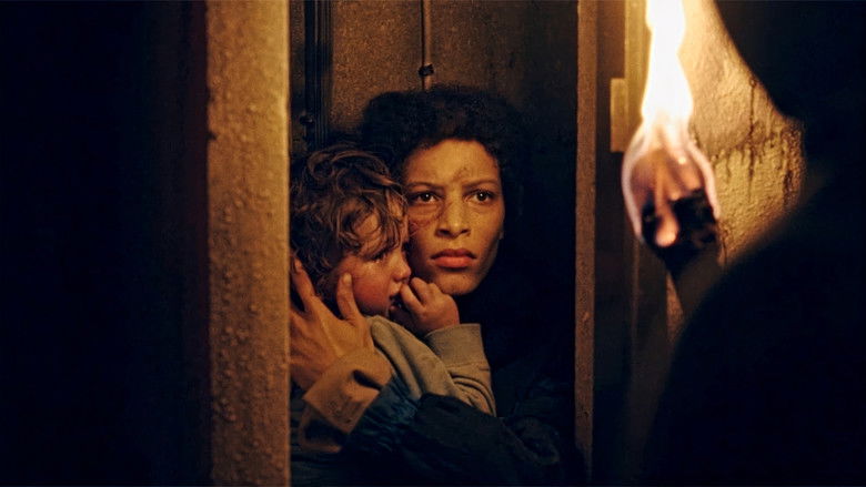 кадр из фильма Мгла